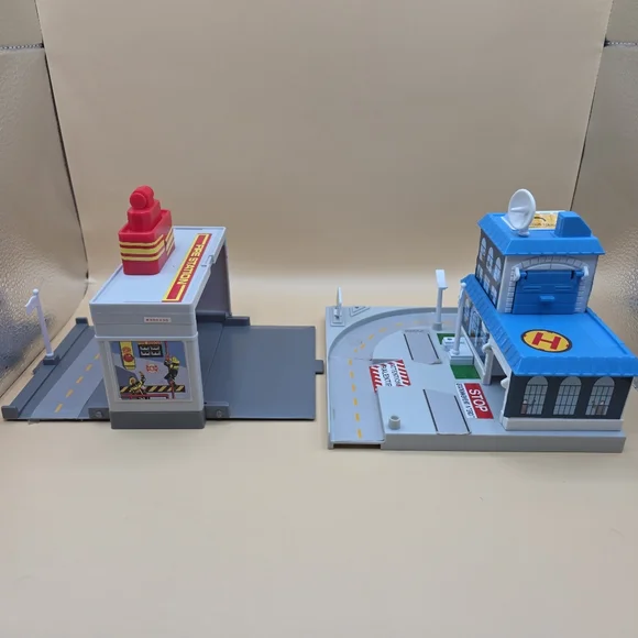 1991 Micro Machines Police Corner & 1990 Matchbox Fire Station Mixed Lot - Picture 3 of 5